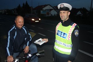 Slika Fotografije/Opcenite fotografije/prometna preventiva/Biciklisti-i-pjesaci-oprez1.jpg